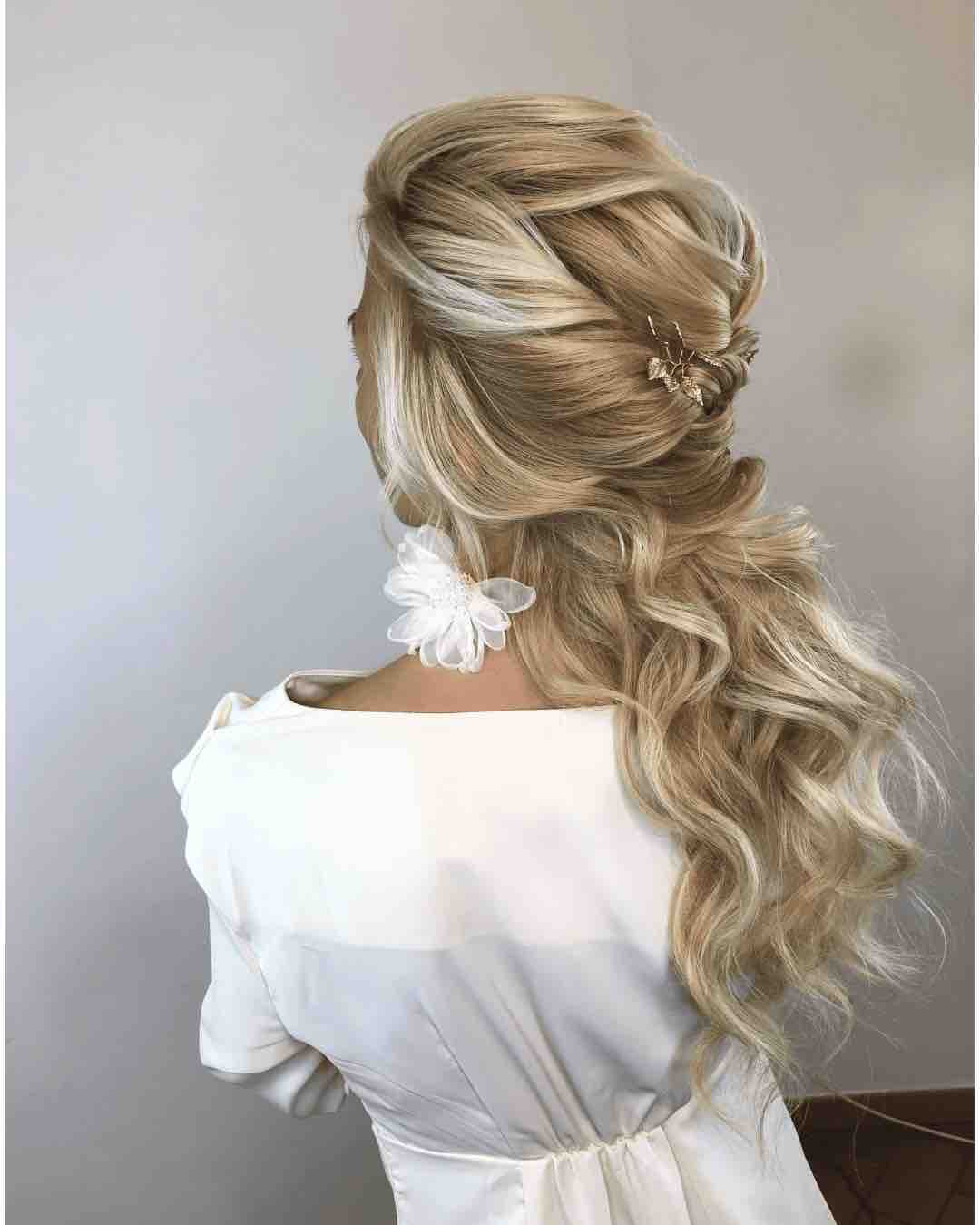 acconciatura sposa capelli semiraccolto